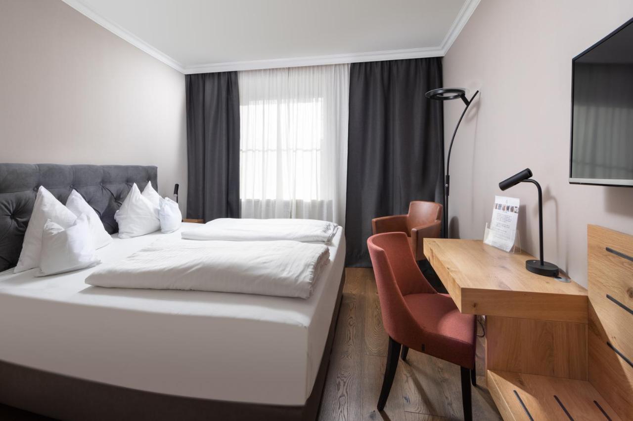Hotel Goldene Sonne Landshut Buitenkant foto