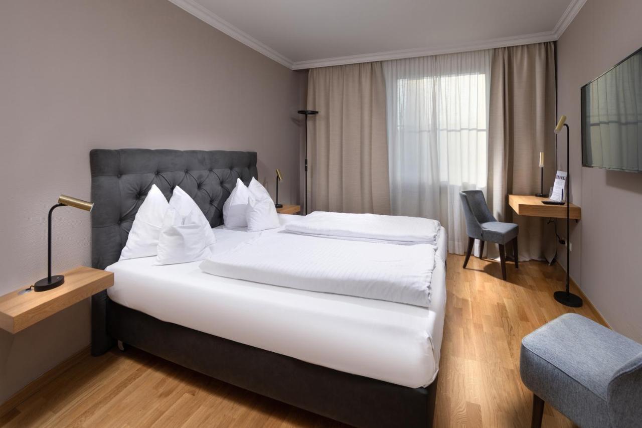 Hotel Goldene Sonne Landshut Buitenkant foto