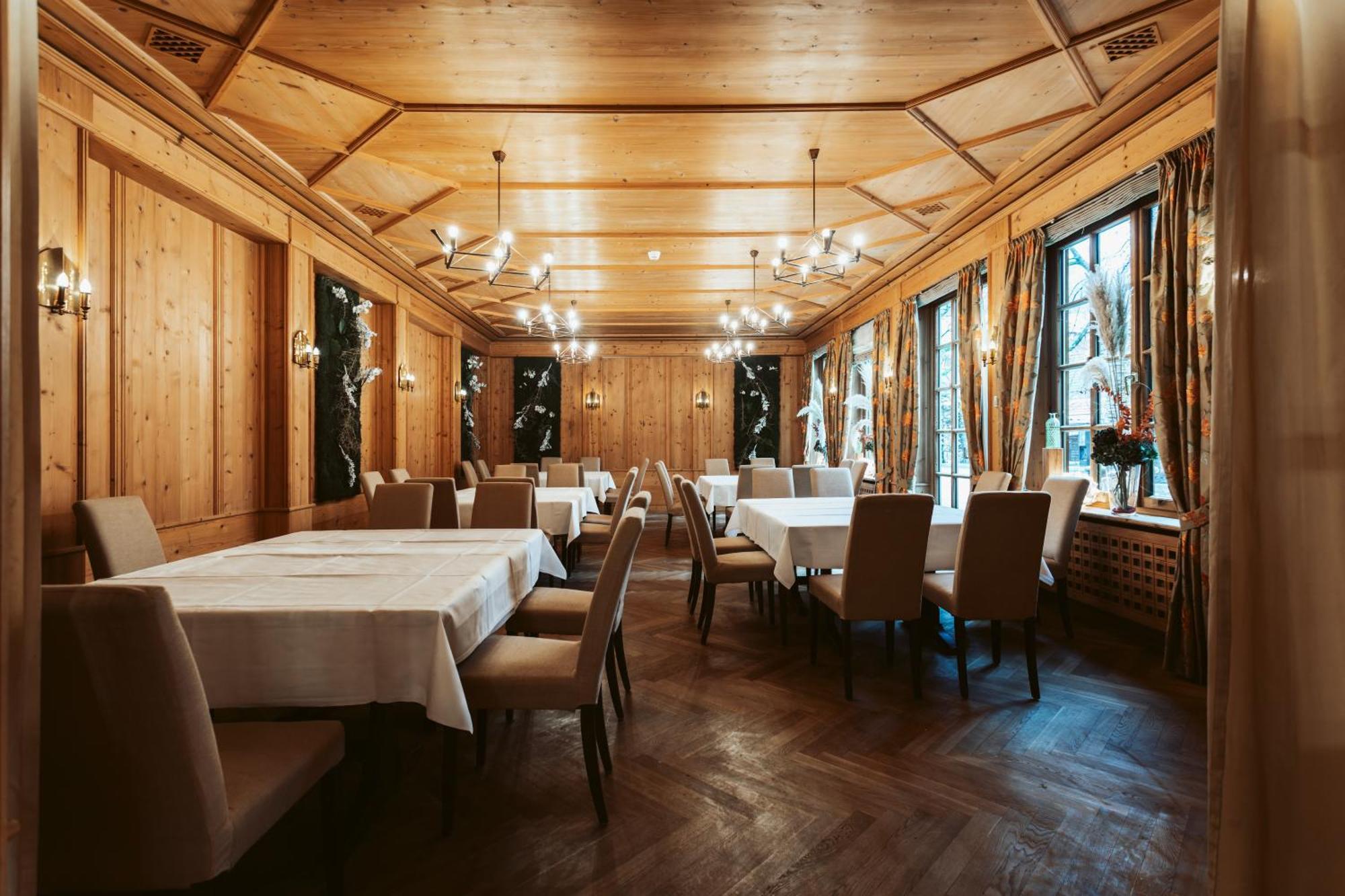 Hotel Goldene Sonne Landshut Buitenkant foto