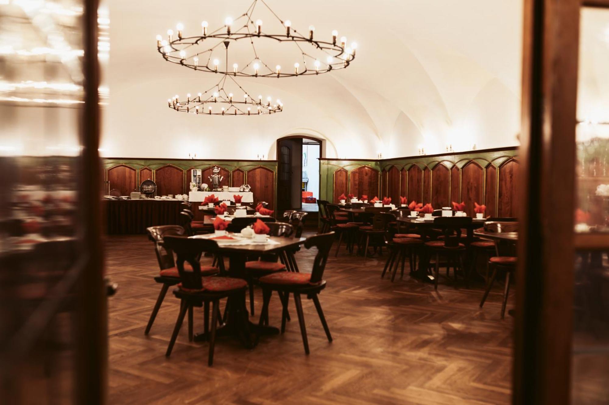 Hotel Goldene Sonne Landshut Buitenkant foto