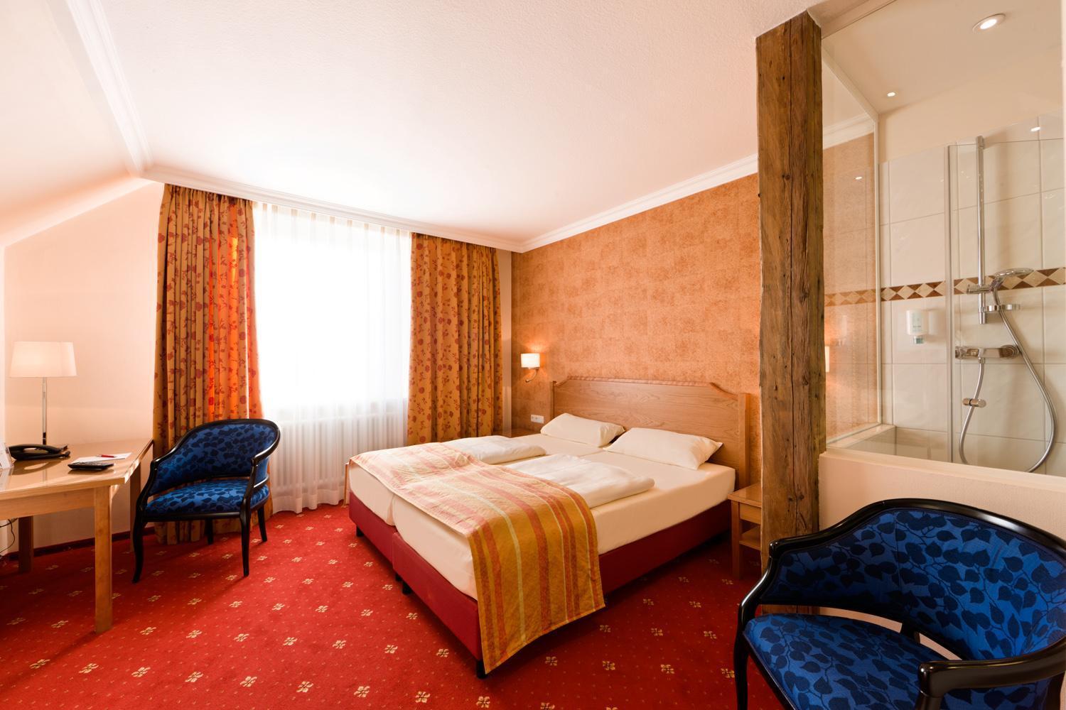Hotel Goldene Sonne Landshut Buitenkant foto