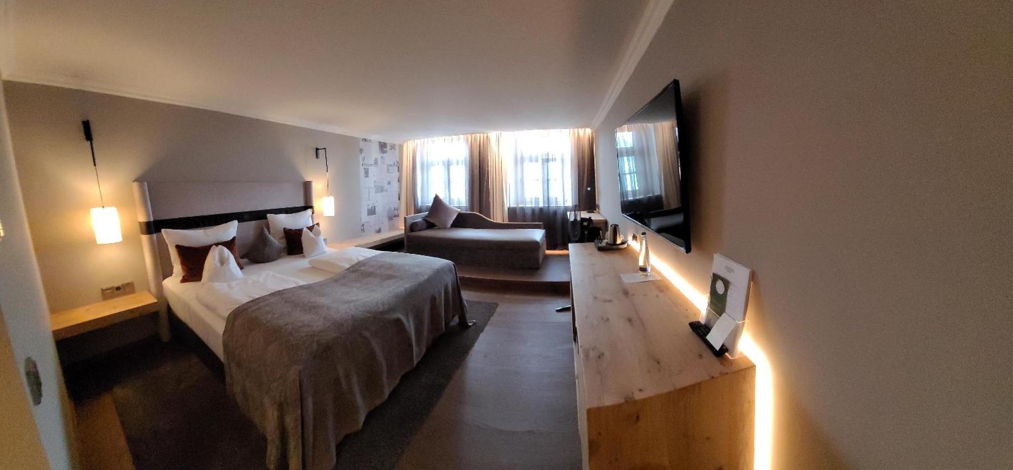 Hotel Goldene Sonne Landshut Buitenkant foto