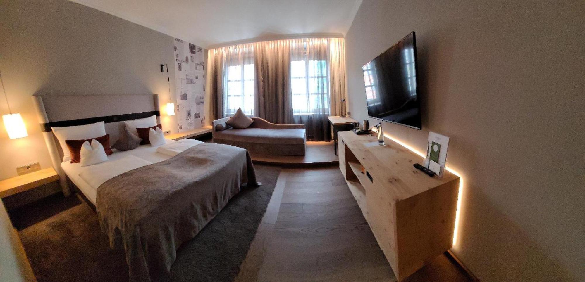 Hotel Goldene Sonne Landshut Buitenkant foto