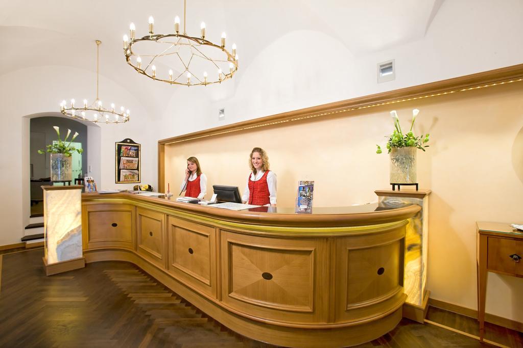 Hotel Goldene Sonne Landshut Buitenkant foto