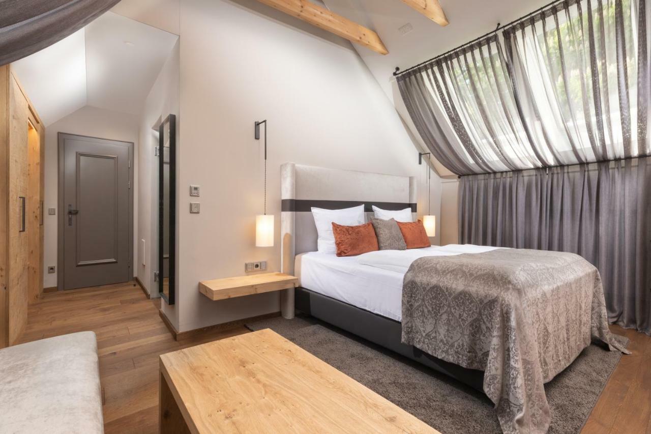 Hotel Goldene Sonne Landshut Buitenkant foto